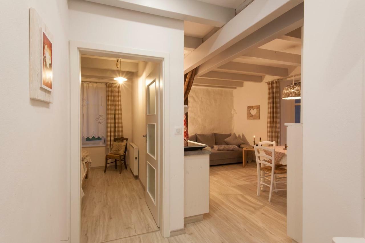 La Maison Au Vert Melincourt Exteriör bild